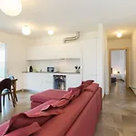 شقة Roggia By Quokka 360 - Centrally Located Flats With Parking لوغانو