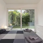 شقة Roggia By Quokka 360 - Centrally Located Flats With Parking لوغانو